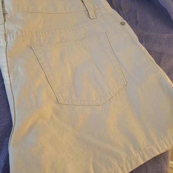 Plain ole khaki shorts - Picture 3 of 4